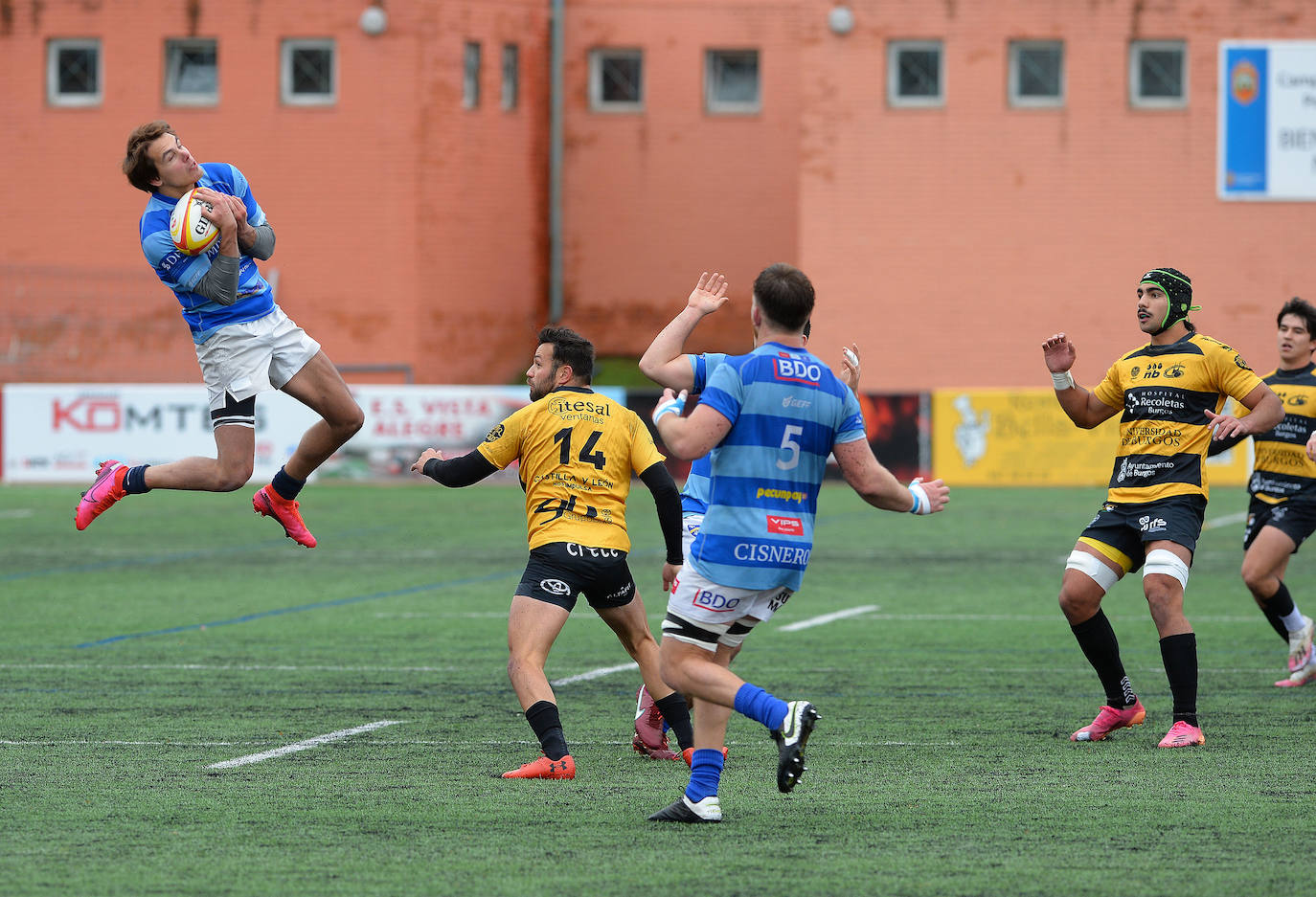 Imágenes de la victoria de Recoletas Burgos UBU ante Complutense Cisneros este domingo en San Amaro