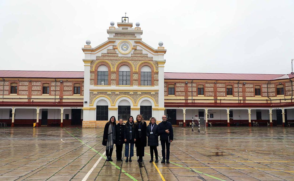 Parte del equipo que trata a los internos de la prisión de Burgos. 