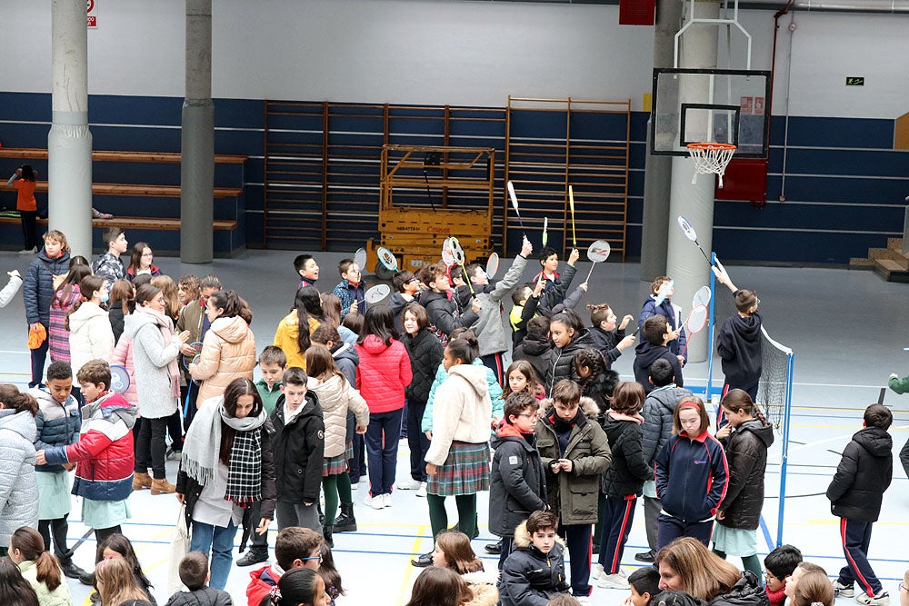 Fotos: Gesto por la paz en Ucrania en el colegio Blanca de Castilla