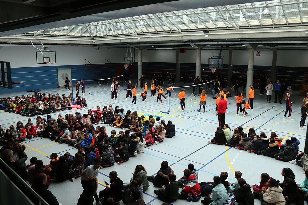 Fotos: Gesto por la paz en Ucrania en el colegio Blanca de Castilla