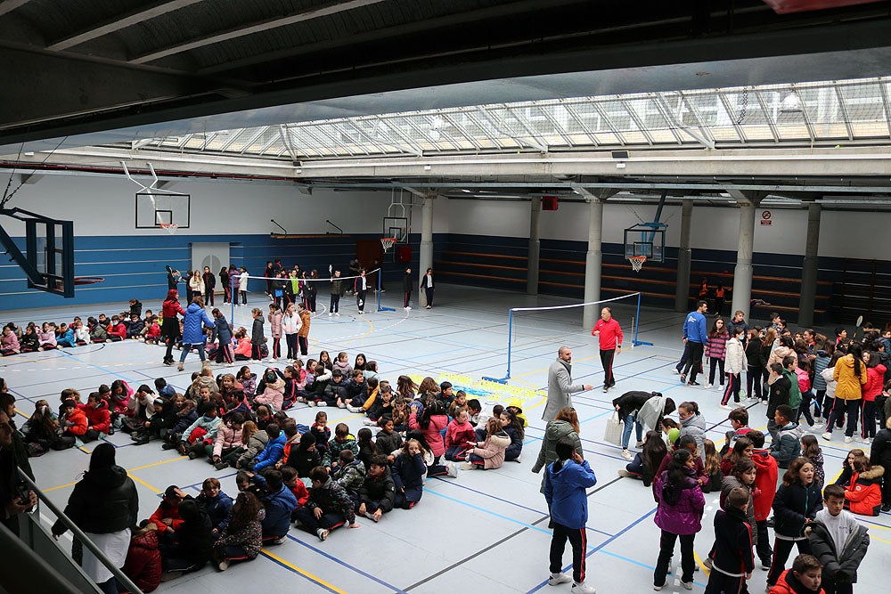 Fotos: Gesto por la paz en Ucrania en el colegio Blanca de Castilla