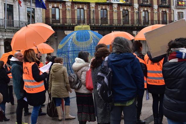 Fotos: Los trabajadores sociales del Ayuntamiento reivindican mejoras laborales al grito de «¡Reconocimiento ya!»