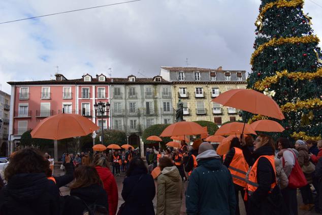 Fotos: Los trabajadores sociales del Ayuntamiento reivindican mejoras laborales al grito de «¡Reconocimiento ya!»