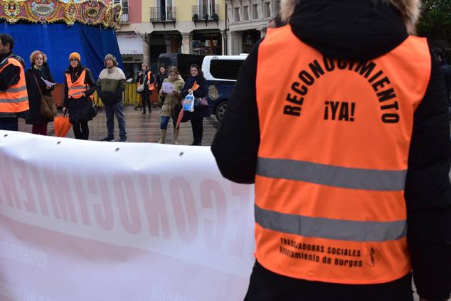 Fotos: Los trabajadores sociales del Ayuntamiento reivindican mejoras laborales al grito de «¡Reconocimiento ya!»