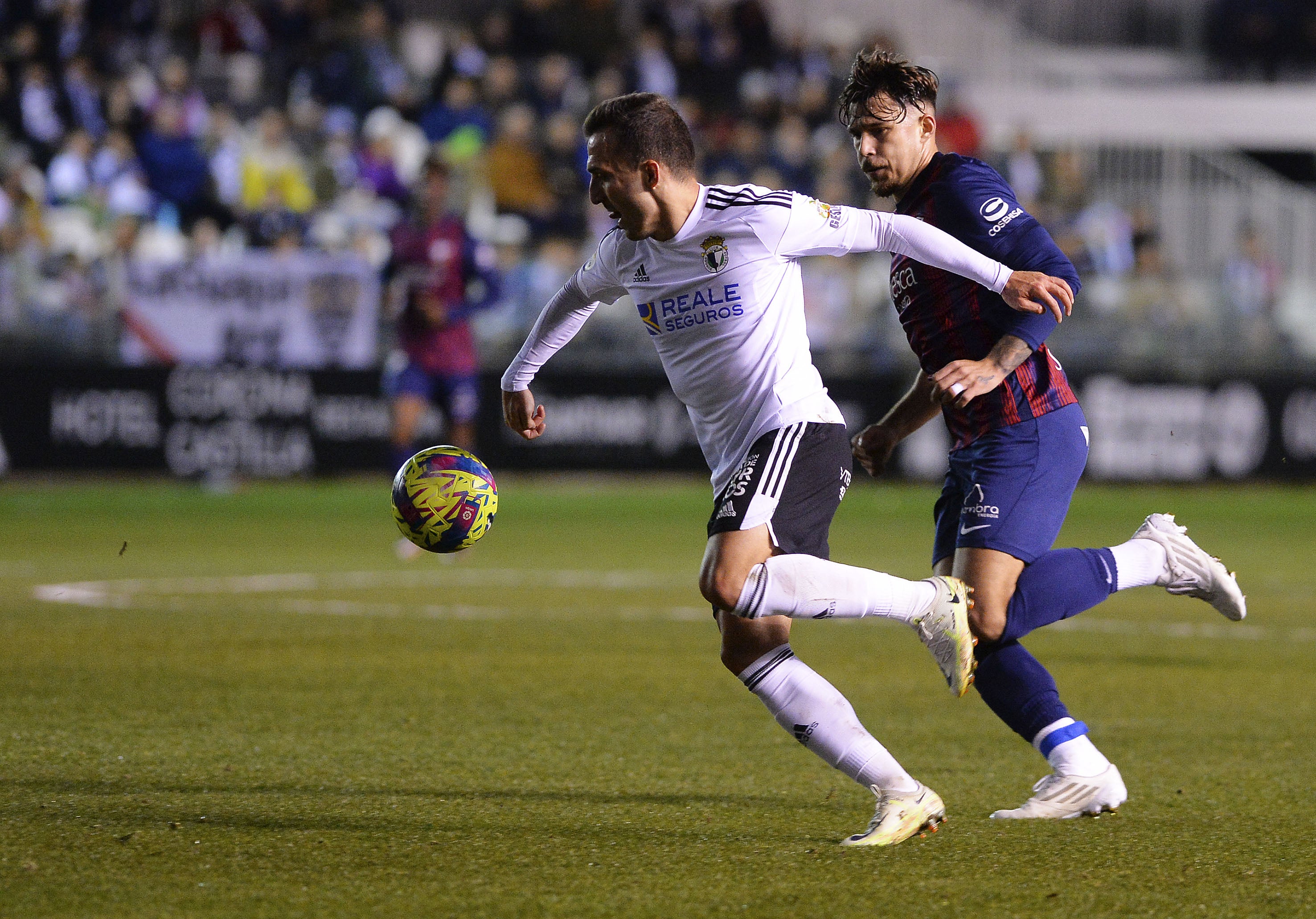 Fotos: Burgos CF y SD Huesca firman tablas para cerrar el 2022