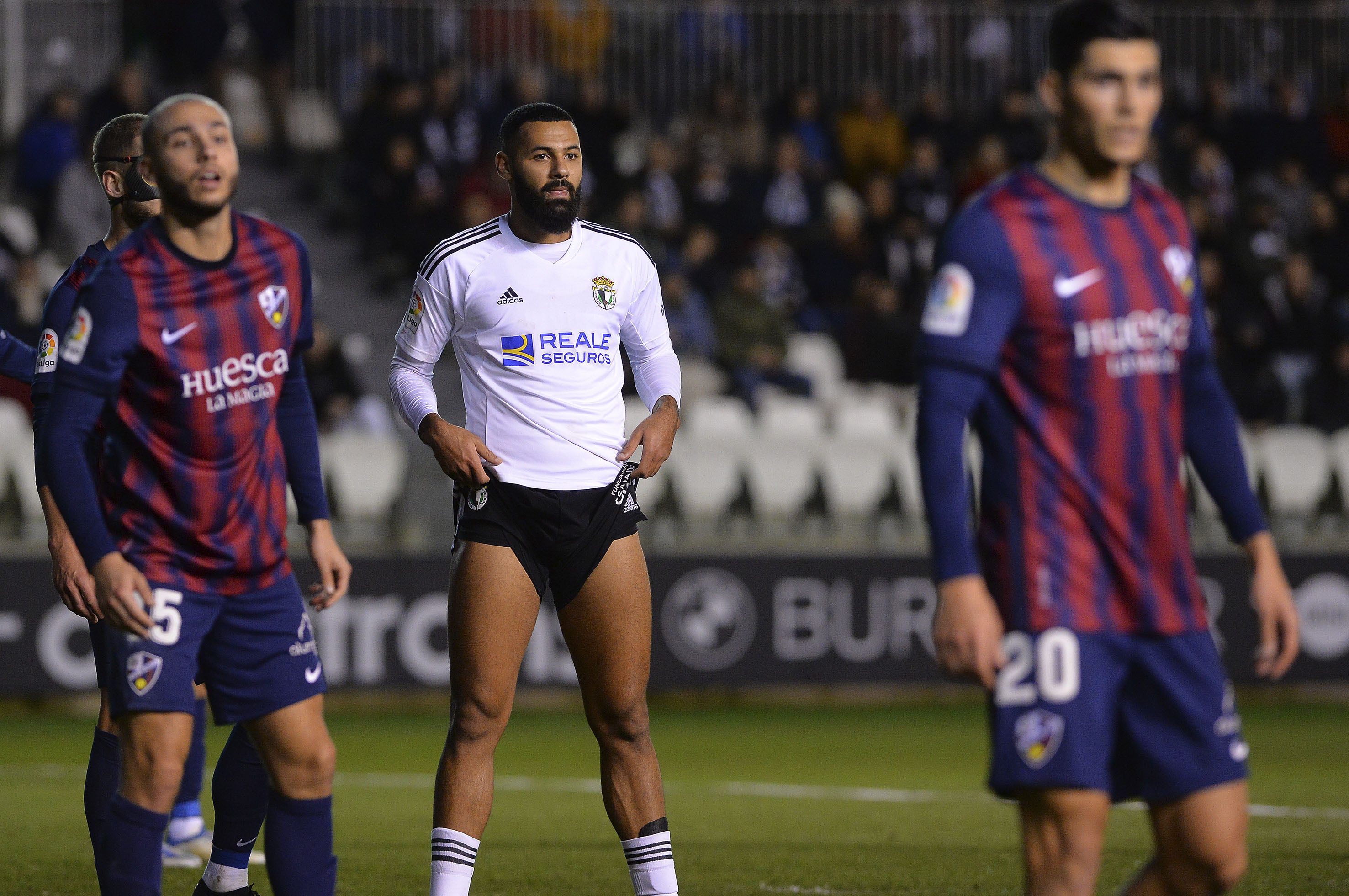 Fotos: Burgos CF y SD Huesca firman tablas para cerrar el 2022