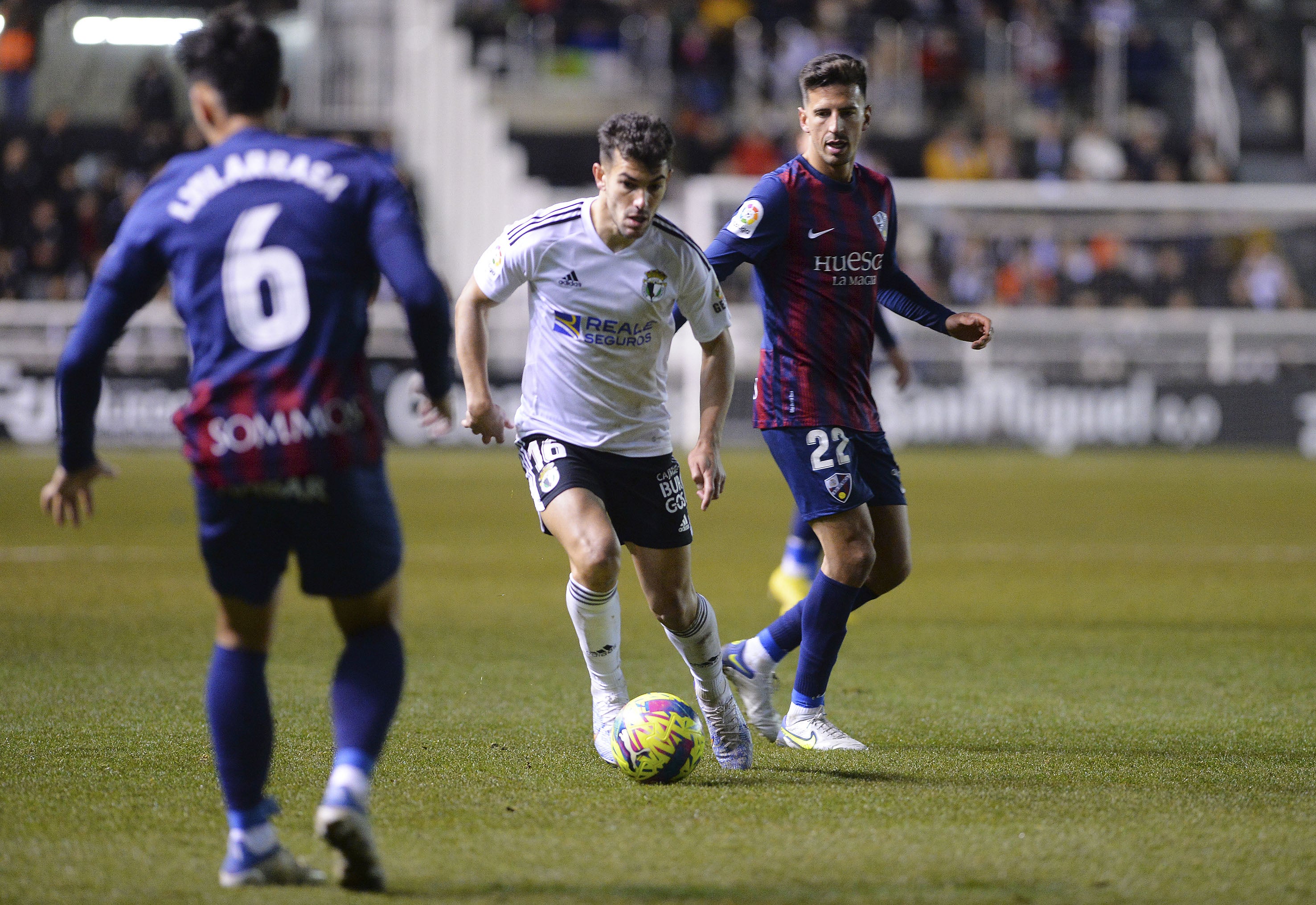 Fotos: Burgos CF y SD Huesca firman tablas para cerrar el 2022