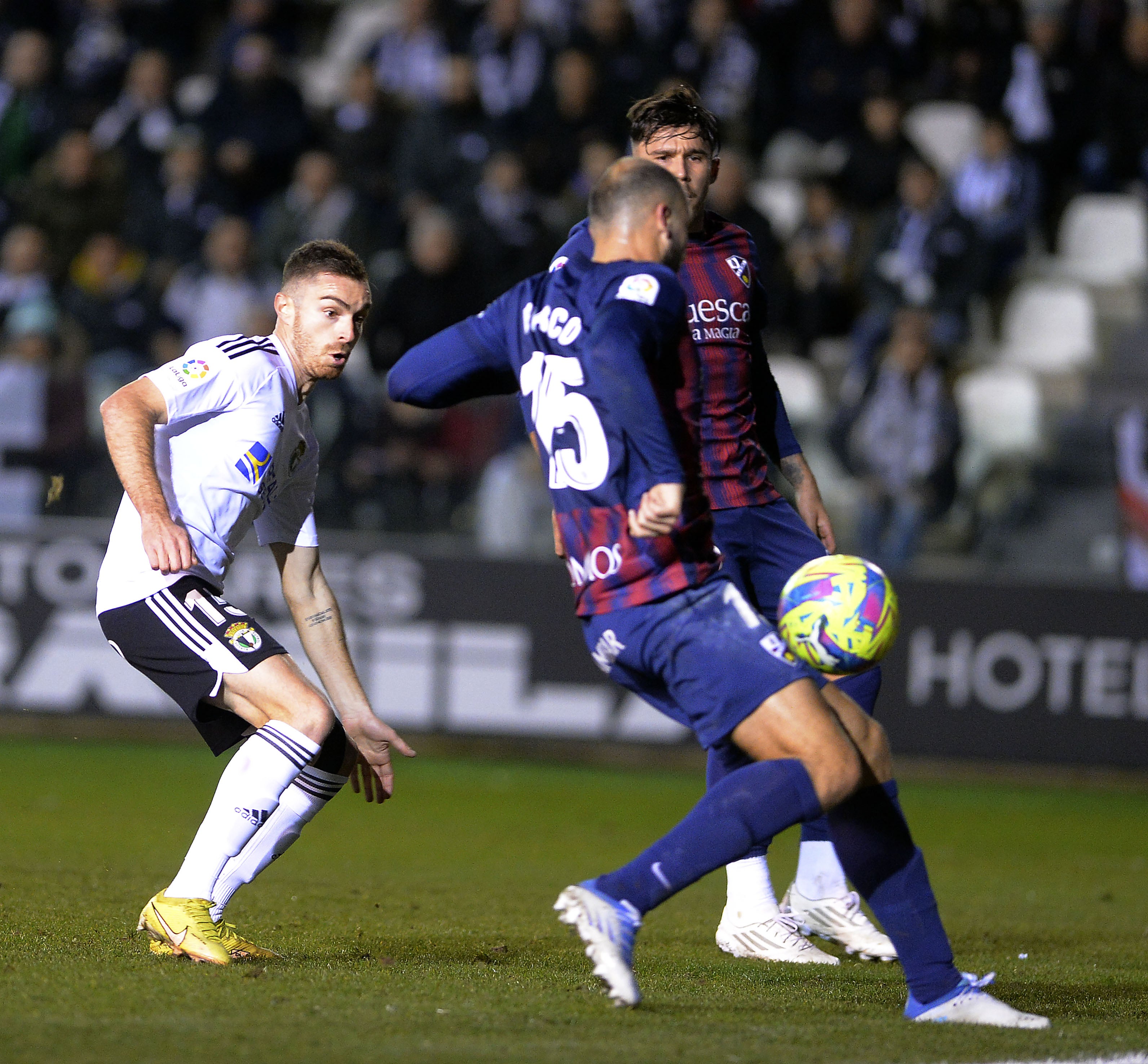 Fotos: Burgos CF y SD Huesca firman tablas para cerrar el 2022