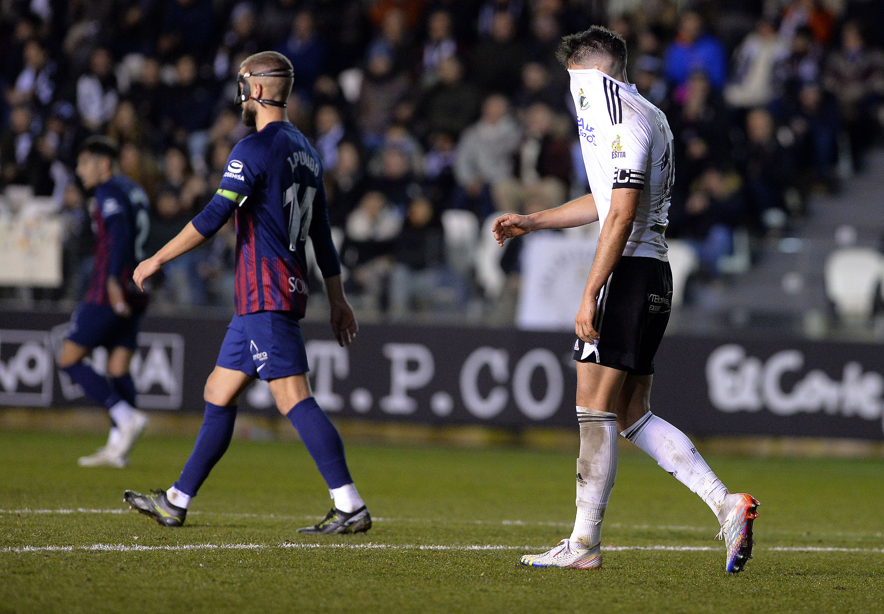 Fotos: Burgos CF y SD Huesca firman tablas para cerrar el 2022