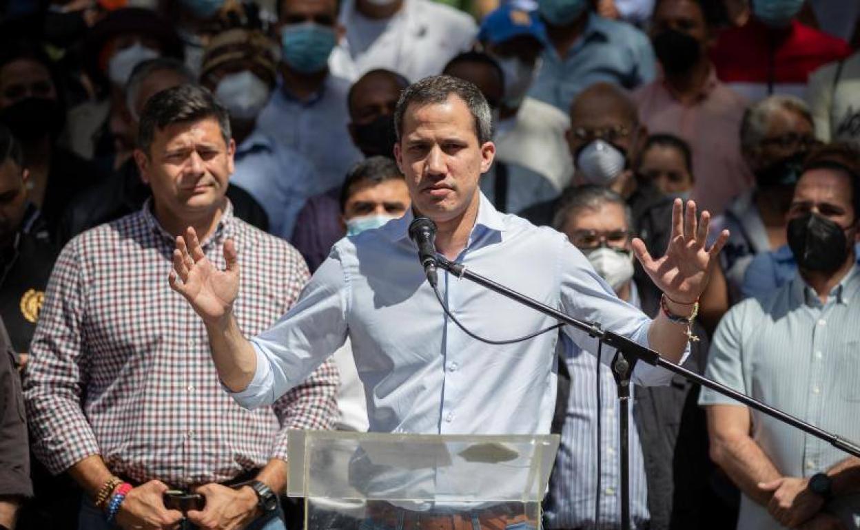 El líder de la oposición venezolana, Juan Guaidó, durante una rueda de prensa en Caracas, el pasado noviembre.