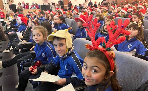 La cantada escolar de Villancicos da la bienvenida a la Navidad en Aranda