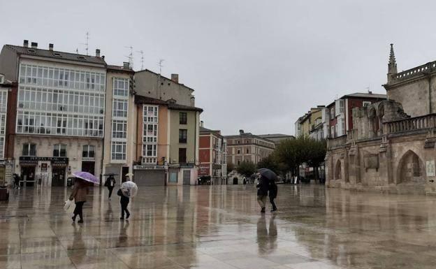 Burgos despide un otoño caluroso y recibe con lluvia la Navidad