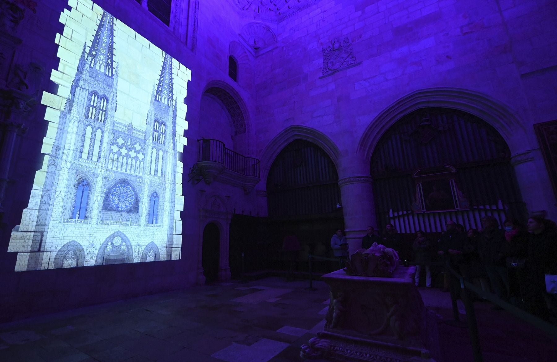 Fotos: Las visitas nocturnas a la Catedral cumplen un año