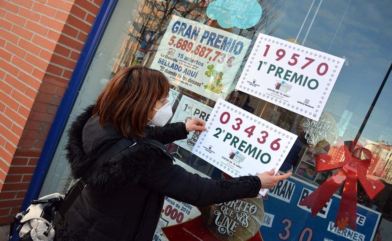 La administración El Duende de los deseos vendió décimos sueltos del primer y el segundo premio del sorteo de 'El Niño' en 2021. 