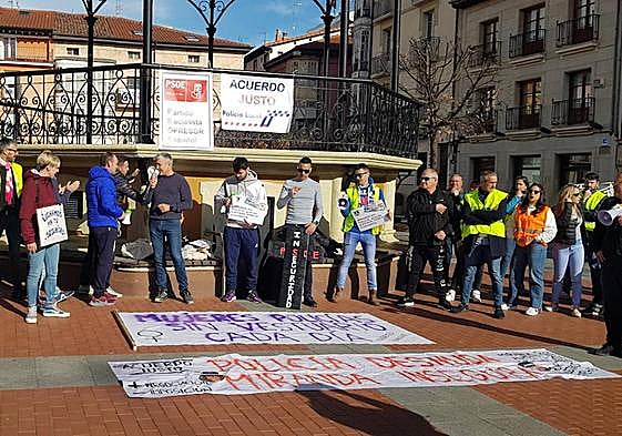Miembros de la Policía Local de Miranda de Ebro continúan manifestandose por un acuerdo «justo»