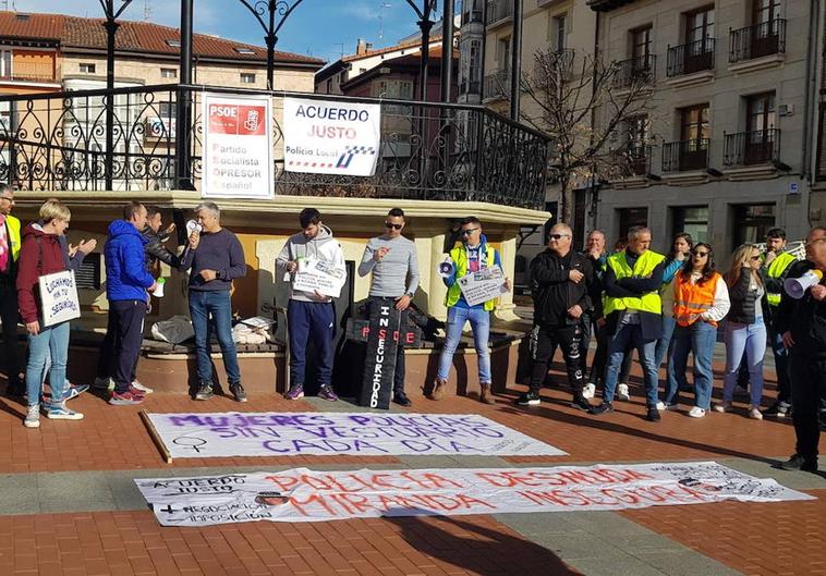 Miembros de la Policía Local de Miranda de Ebro continúan manifestandose por un acuerdo «justo»