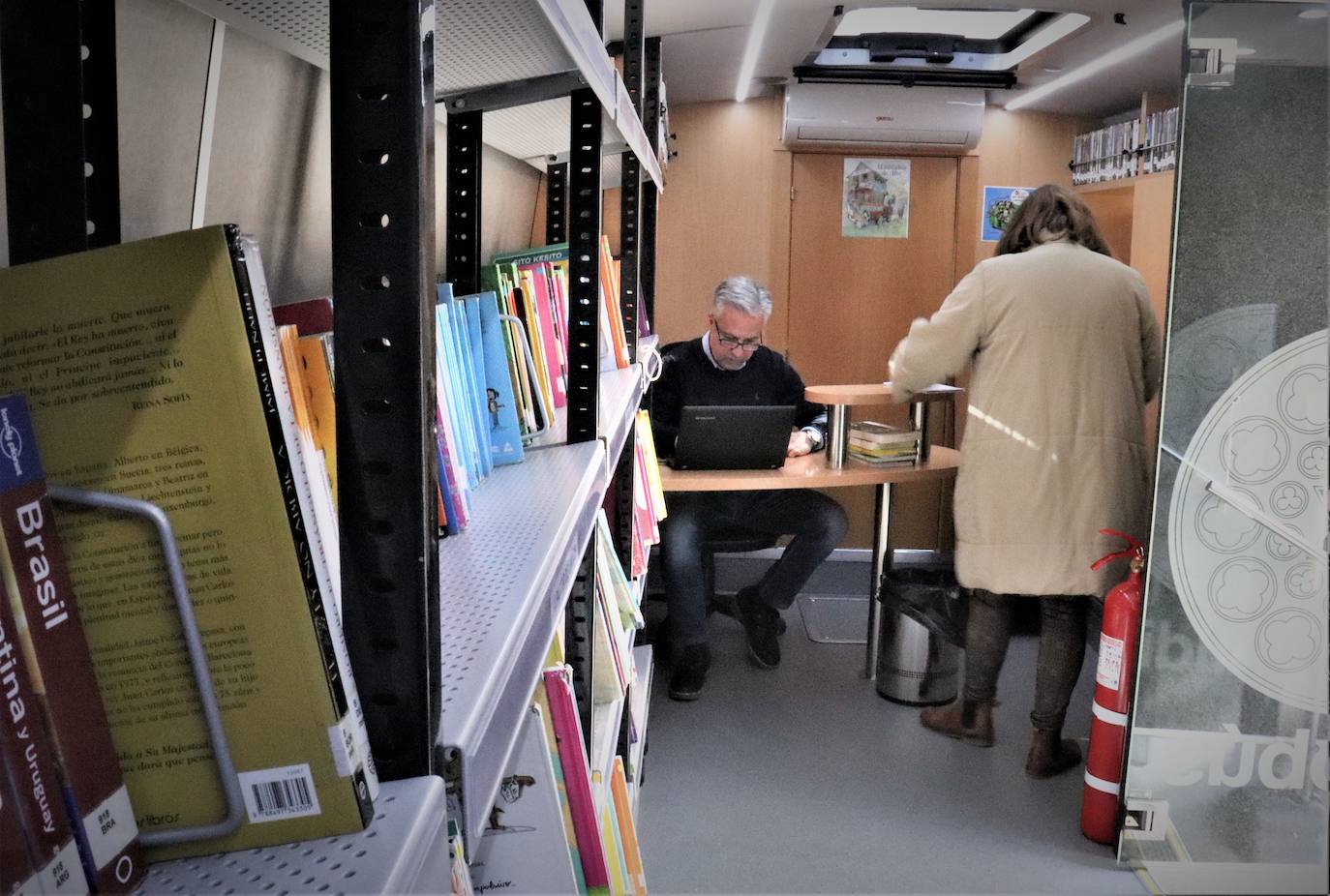 Donde la biblioteca no llega, acude el bibliobús