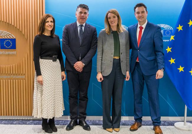 Esther Peña, Vicente Marañón, Roberta Metsola y Daniel de la Rosa.