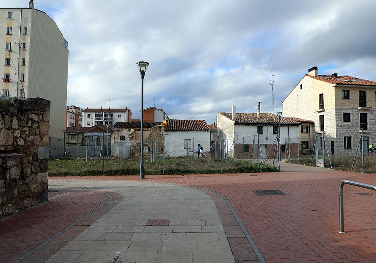 El pueblo antiguo de Gamonal cuenta con varias decenas de parcelas abandonadas.