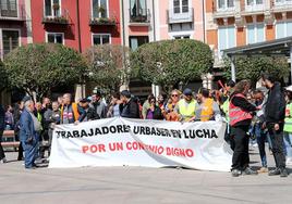 Protesta en la Plaza Mayor de Burgos de la plantilla de Urbaser.