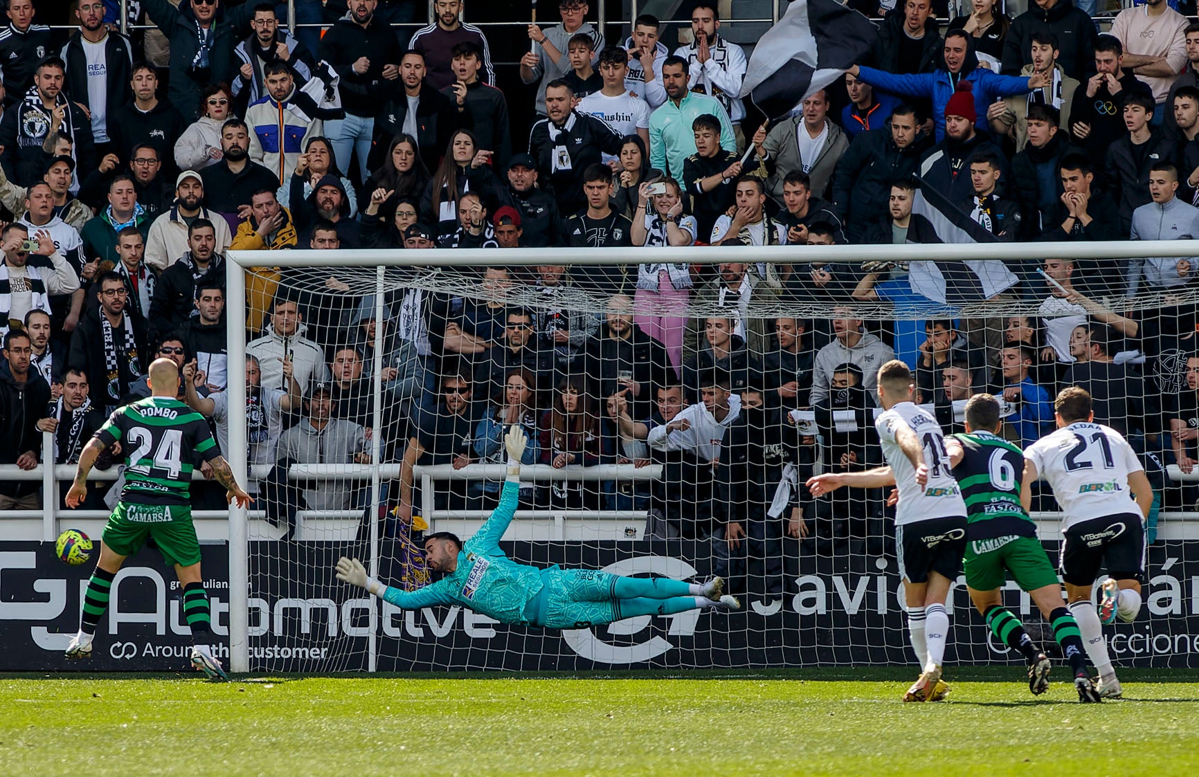 El Burgos CF se hace con la victoria ante un necesitado Racing