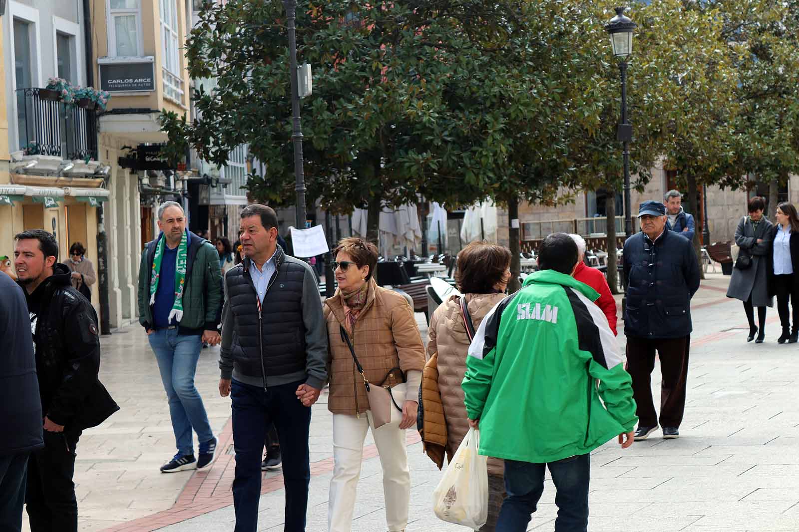 La afición del Racing de Santander disfruta de Burgos