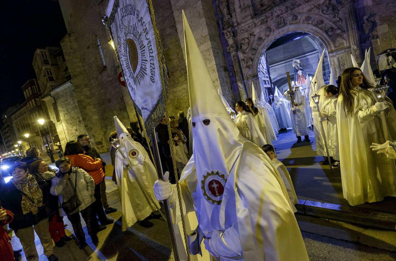 La Virgen de las Angustias recorre la noche burgalesa