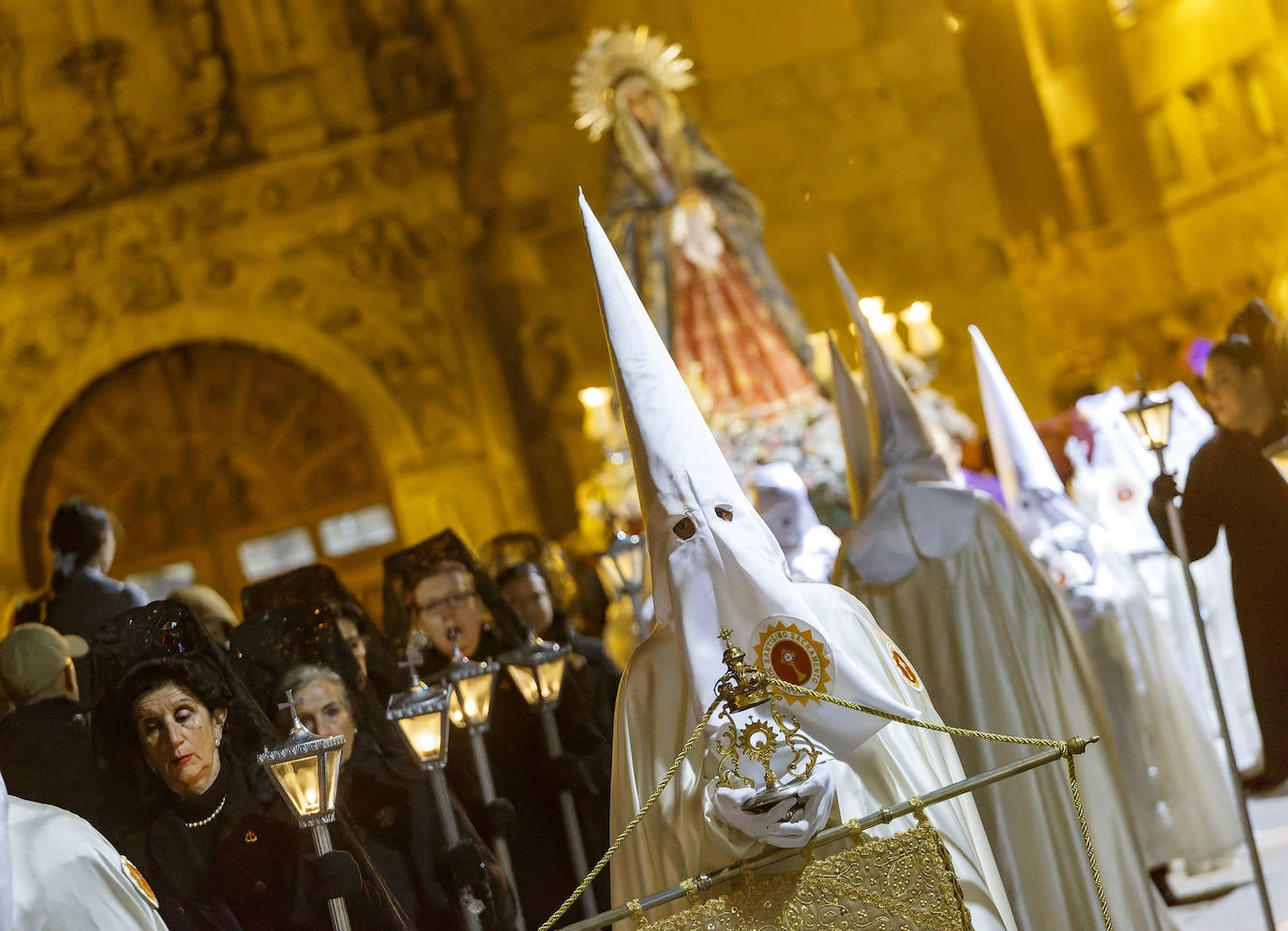 La Virgen de las Angustias recorre la noche burgalesa