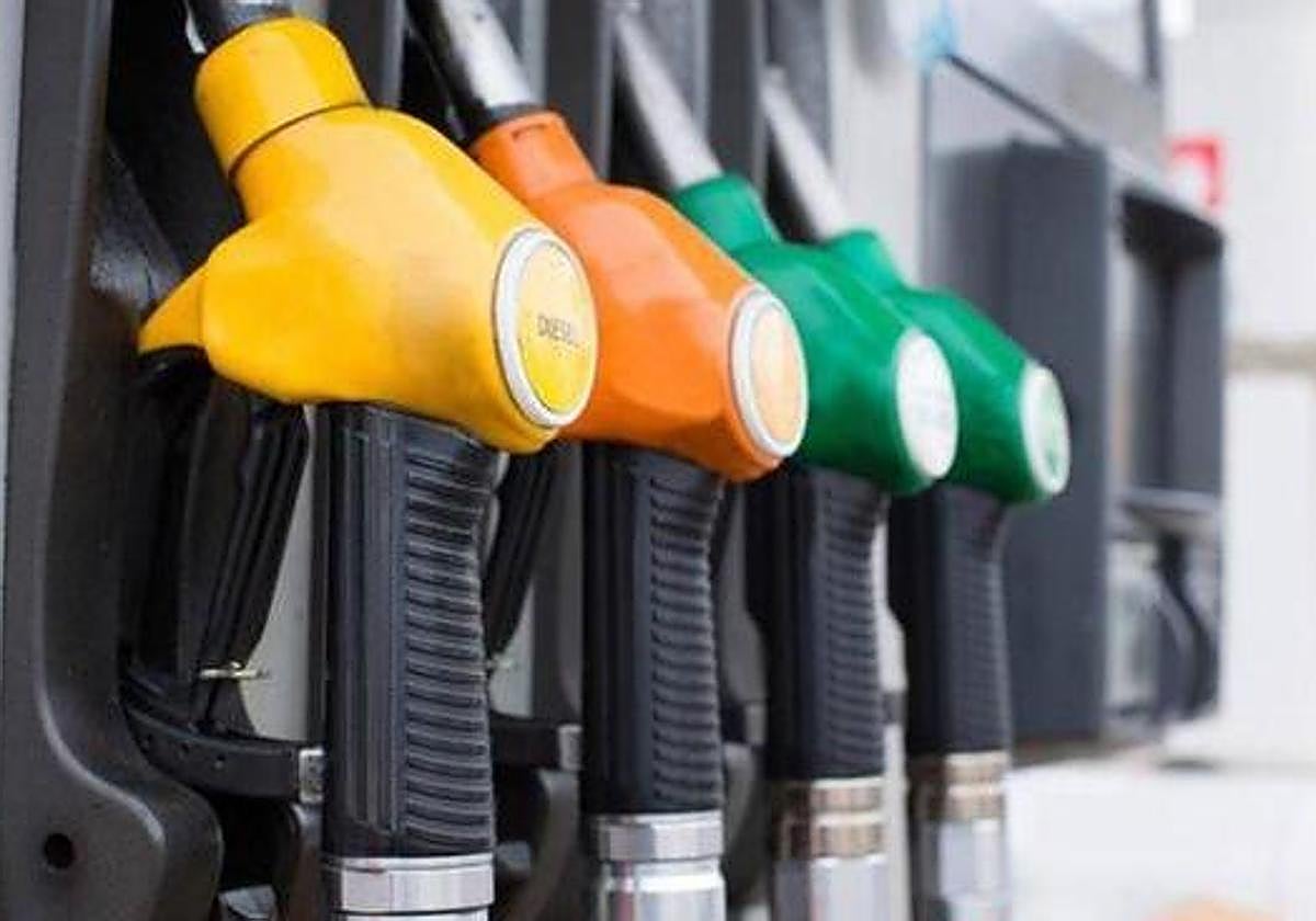 La caída de precios de los combustibles ya compensa la retirada del descuento