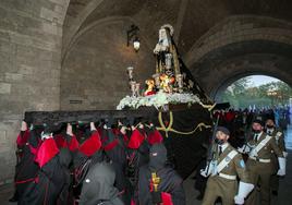 Los costaleros 'bailarán' a la Virgen de la Soledad en el Arco de Santa María ante la ausencia de indulto.