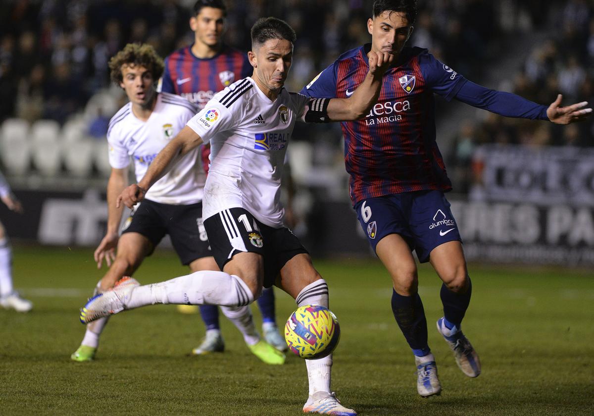 El Burgos CF intentará seguir mirando hacia arriba frente al Huesca.