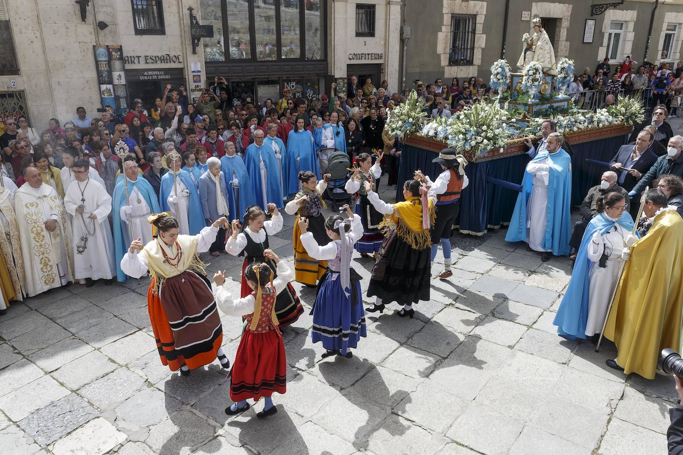 Burgos celebra la Pascua con el encuentro de la Madre y el hijo resucitado