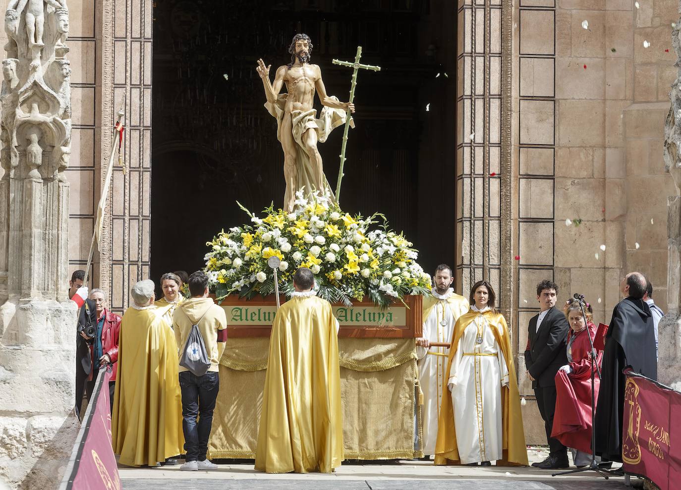 Burgos celebra la Pascua con el encuentro de la Madre y el hijo resucitado