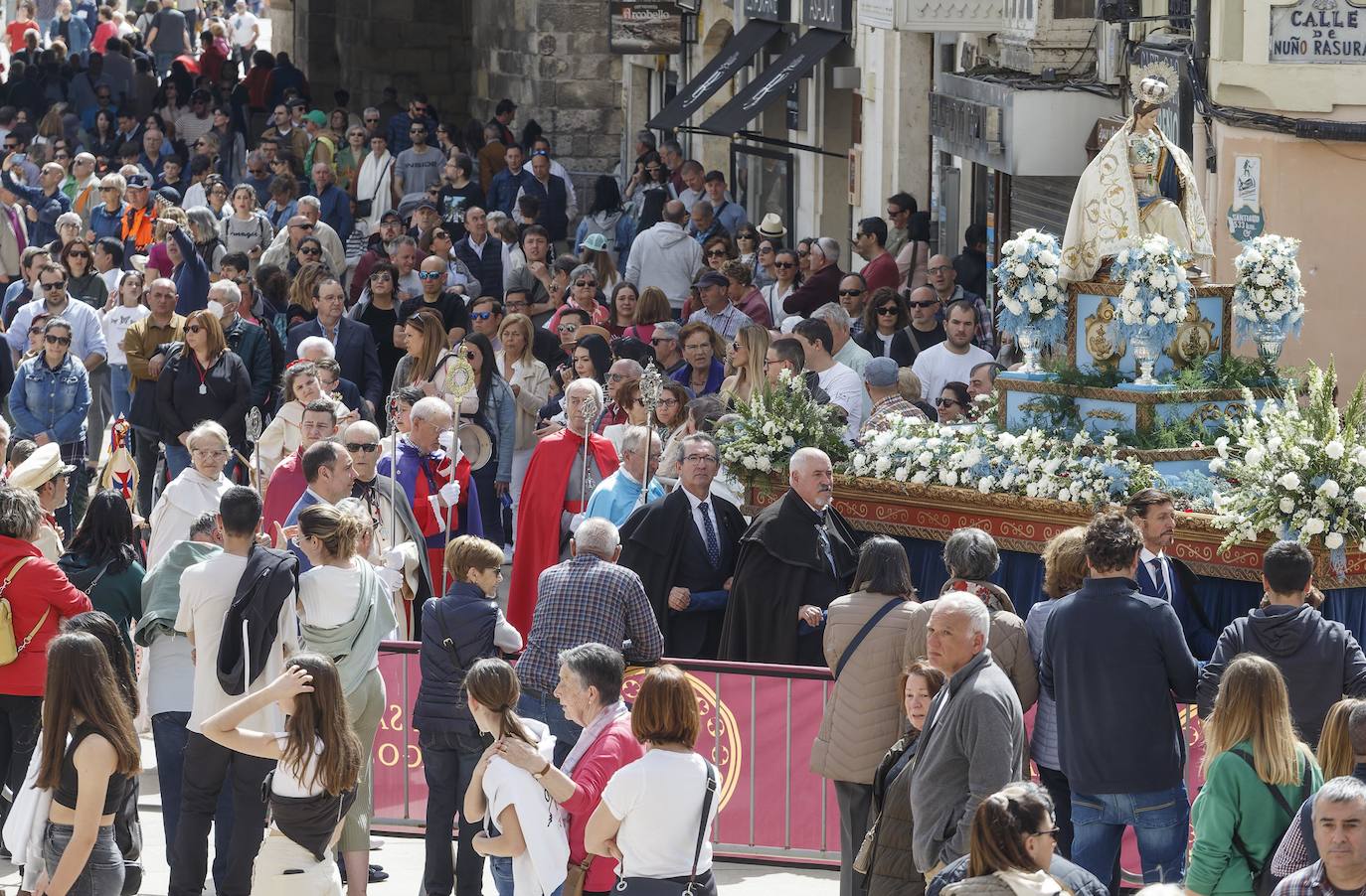 Burgos celebra la Pascua con el encuentro de la Madre y el hijo resucitado