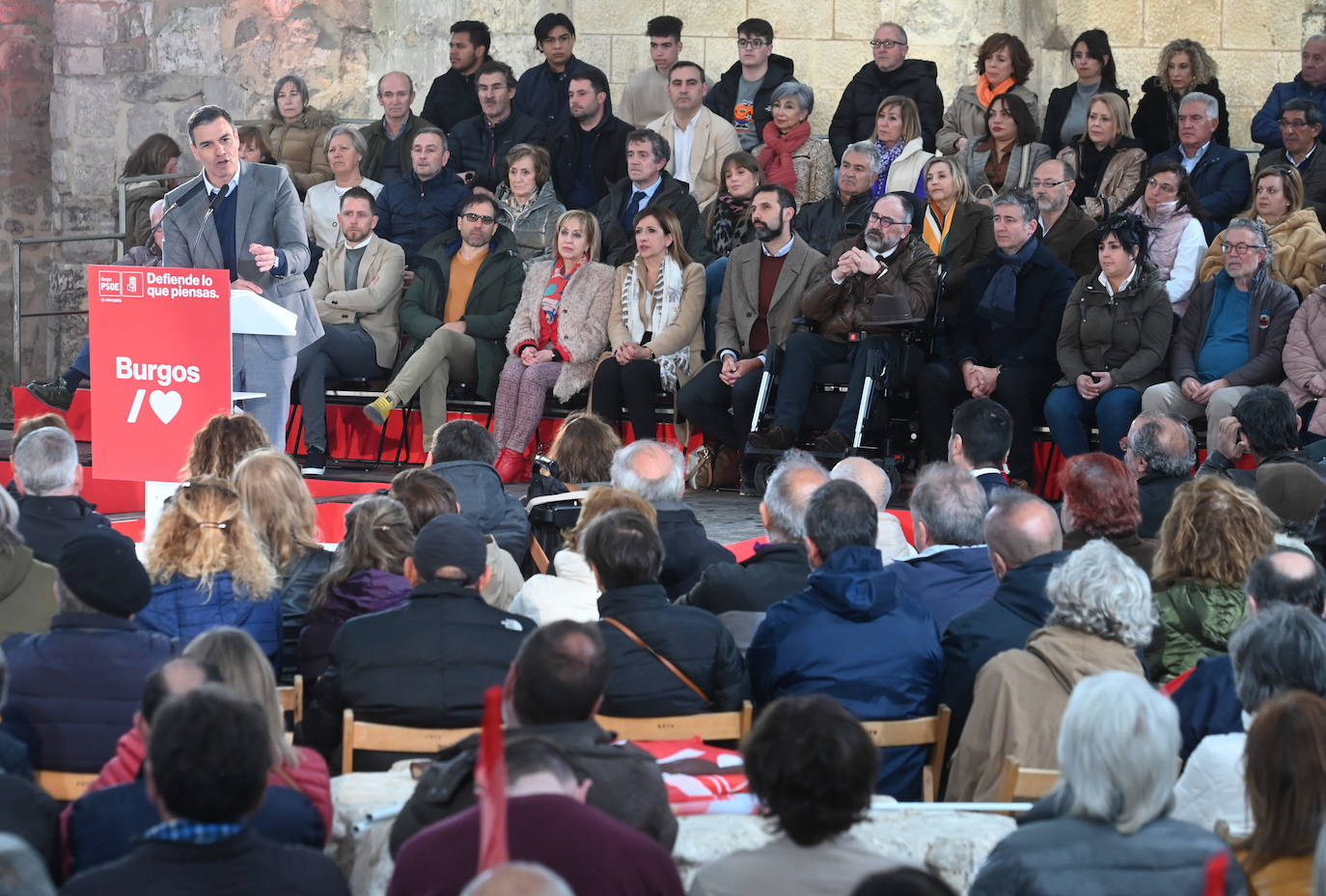 Pedro Sánchez respalda en Burgos la candidatura de Daniel de la Rosa