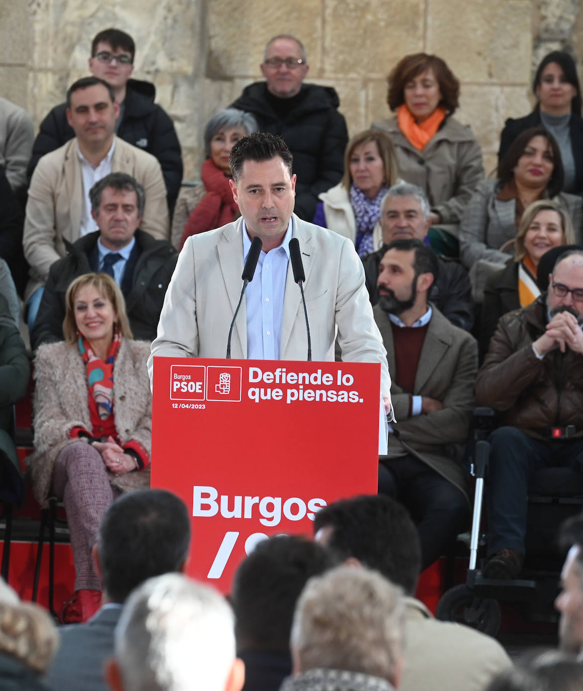 Pedro Sánchez respalda en Burgos la candidatura de Daniel de la Rosa