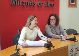 La concejala de Ferias Inés Busto y la concejala de Cultura Montserrat Cantera en la presentación del Día del Libro.