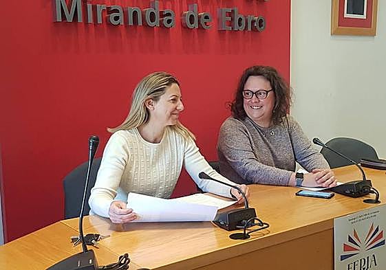 La concejala de Ferias Inés Busto y la concejala de Cultura Montserrat Cantera en la presentación del Día del Libro.