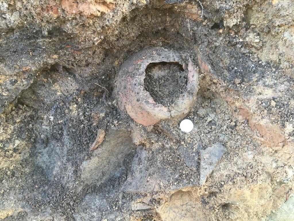 No extraña a los vecinos que hayan aparecido silos, pero sí sorprendió el hallazgo de cerámicas en tan buen estado.