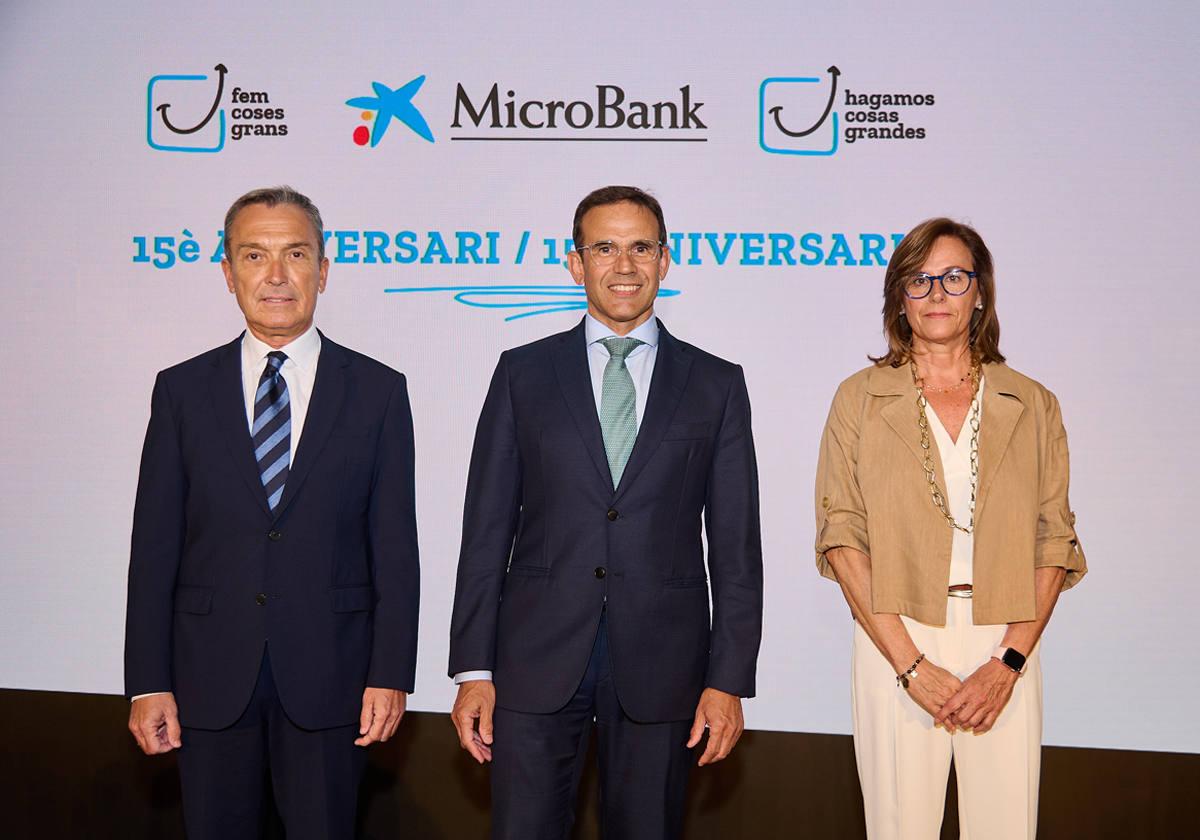 Juan Carlos Gallego, Jaume Masana y Cristina González, en el acto del 15º Aniversario de MicroBank.