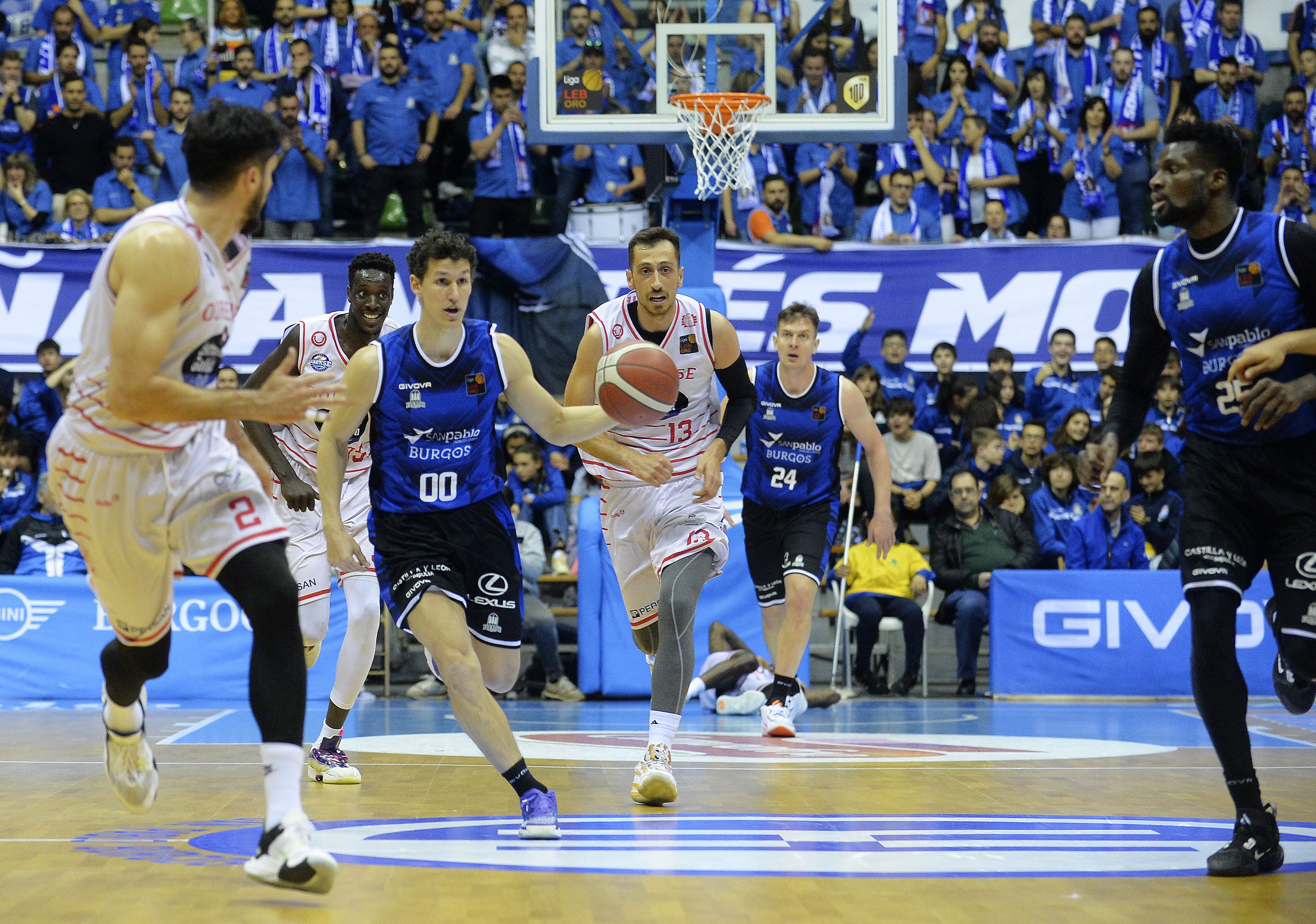 El San Pablo no da opciones al Club Ourense Baloncesto