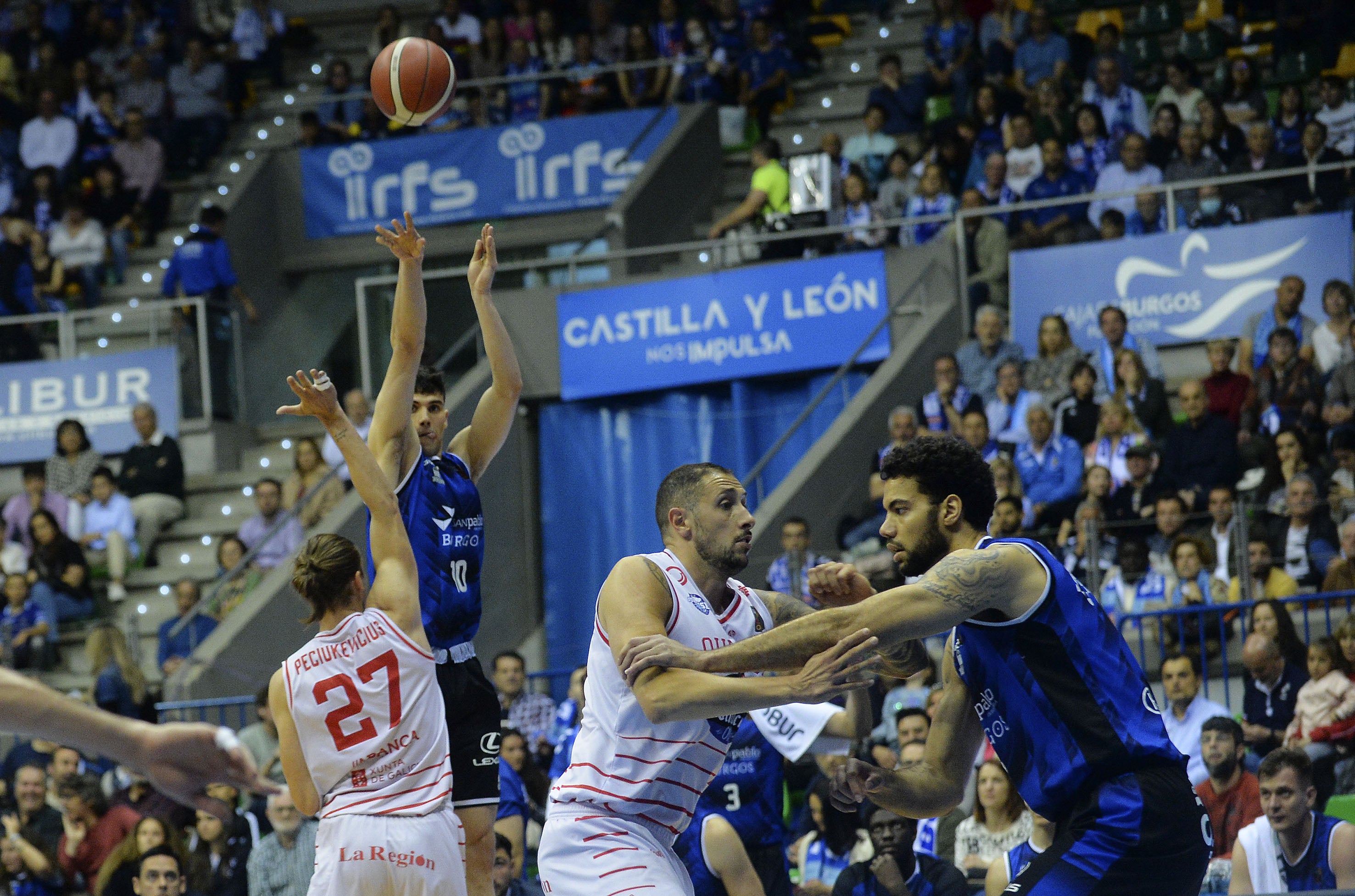 El San Pablo no da opciones al Club Ourense Baloncesto