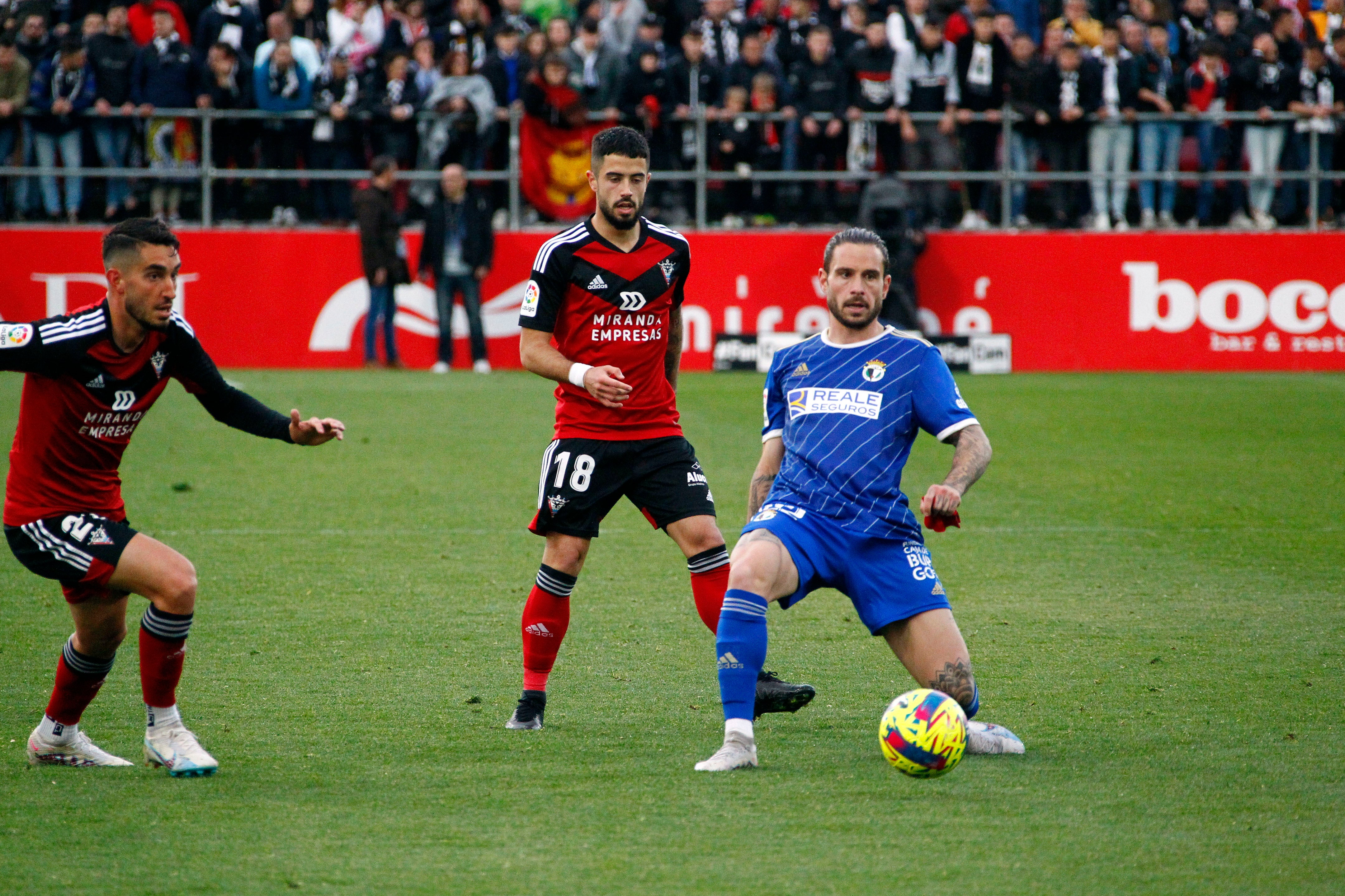 El CD Mirandés se lleva el derbi en Anduva