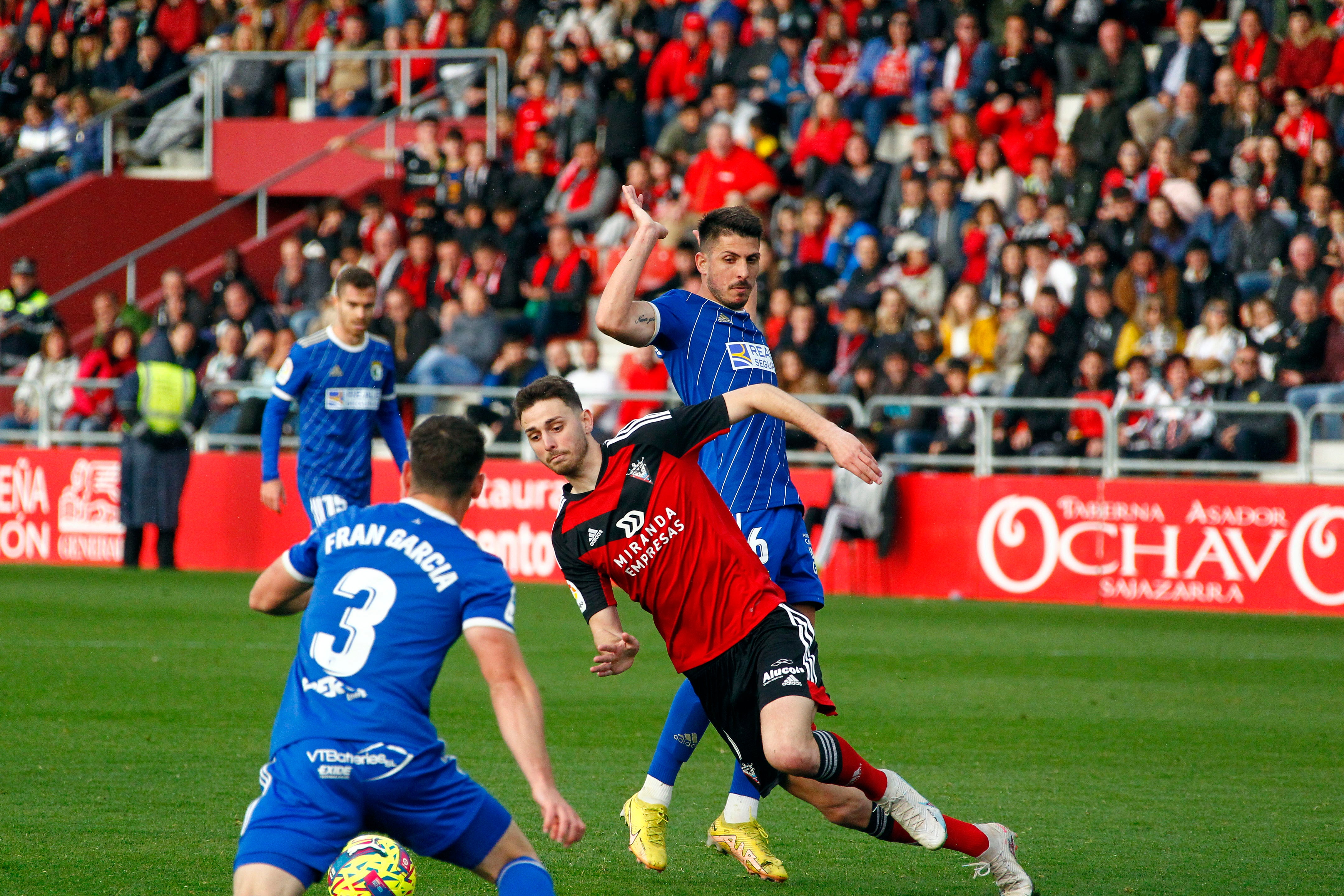 El CD Mirandés se lleva el derbi en Anduva