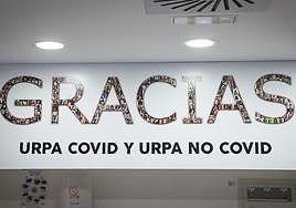 Un cartel de agradecimiento al trabajo durante la pandemia preside el área de control de la URPA.