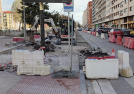 Las obras del nuevo carril bici de Reyes Católicos ya están en marcha.