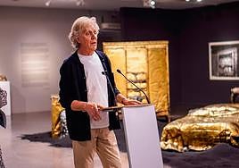 Julio Vaquero en la presentación de la exposición.