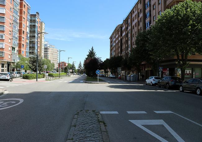 Se eliminarán los carriles de giro, se dará uniformidad al último tramo de la calle y se pondrá un semáforo en el paso de peatones.