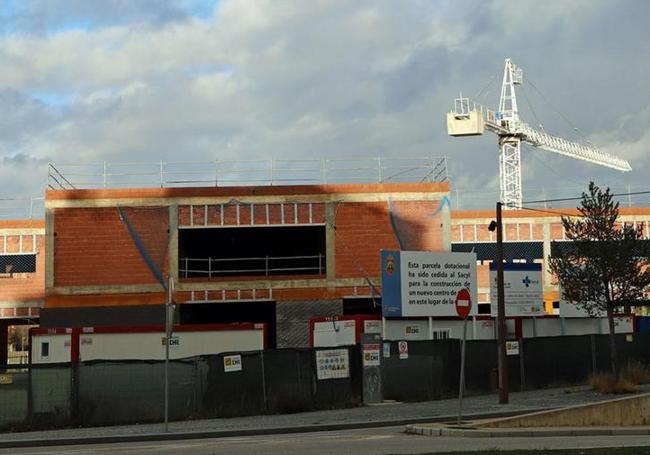 Las obras del centro de salud García Lorca continúan paradas.