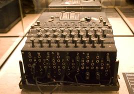 Máquina Enigma que se mostró en Burgos hace unos años.